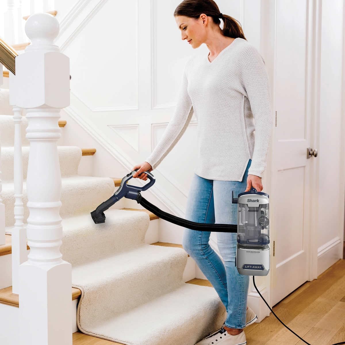 UV900 Pet Performance Plus Lift-Away Upright Vaccum with DuoClean PowerFins HairPro & Odor Neutralizer Technology, Anti-Allergen Complete Seal Technology & HEPA Filter, Navy/Silver